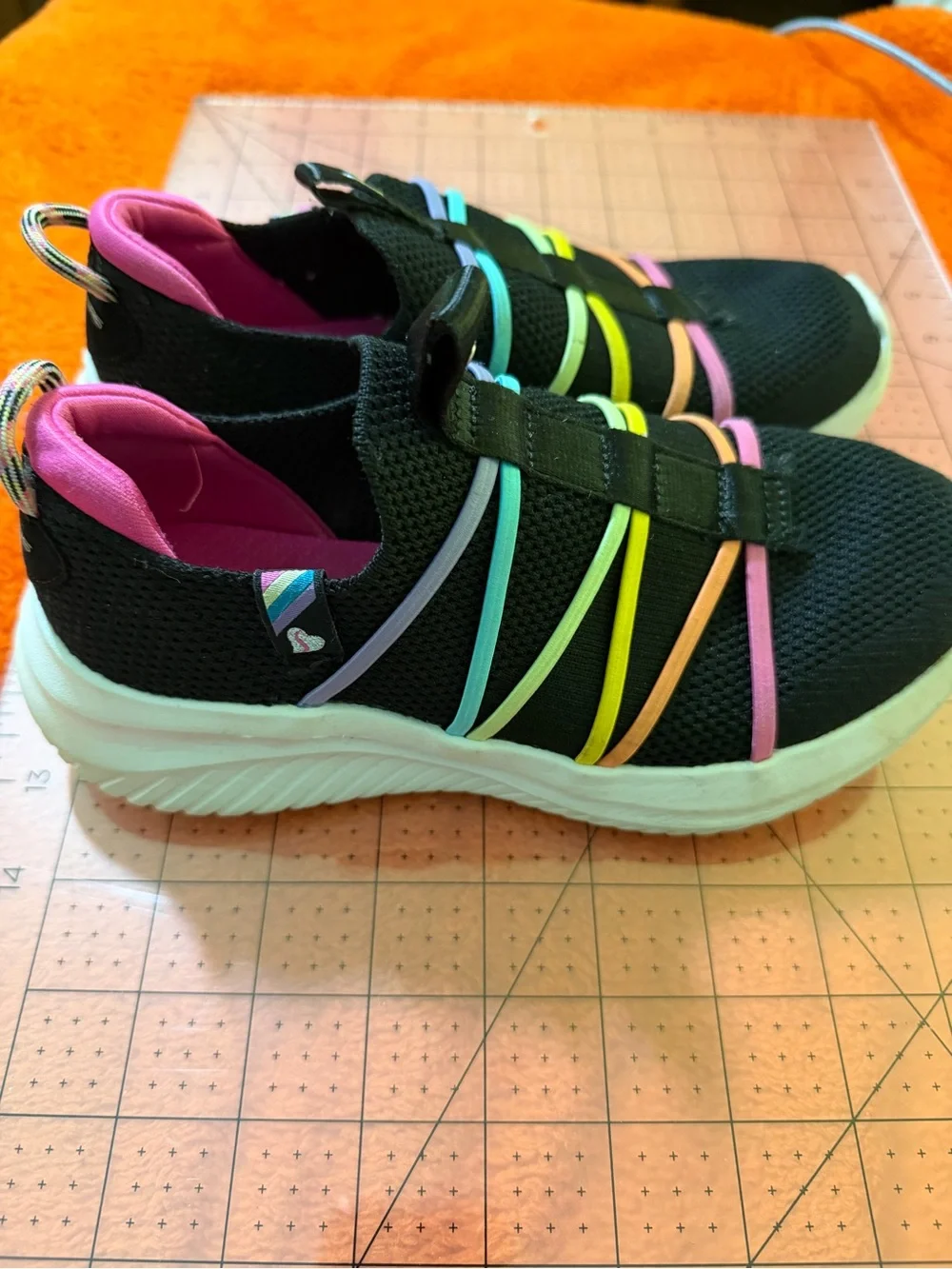 Skechers Girls Size 1 Black Rainbow Slip On Sneakers Air Cooled Memory Foam